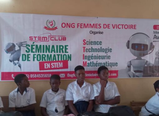 Bondoukou : l’ONG femmes et victoire sensibilise les filles à la pratique de la science.