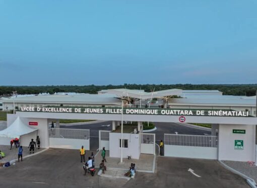 Sinematiali: Dominique Ouattara inaugure un lycée d’excellence qui porte son nom. 