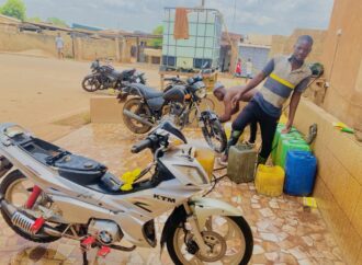 Sinematiali: l’activité de lavage de moto en plein essor.