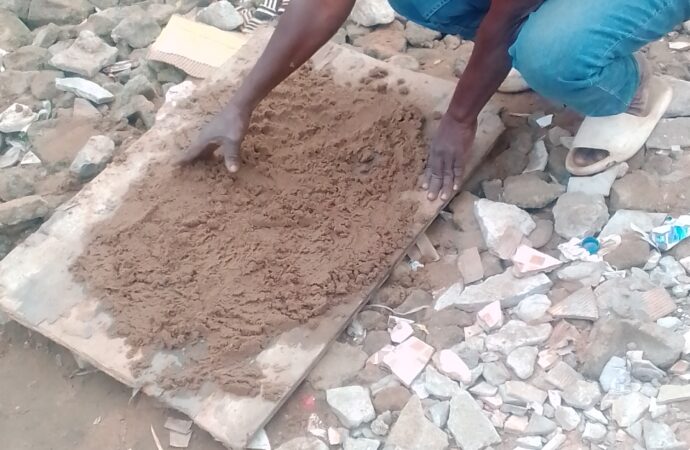 Un ivoirien met au point une technique d’extraction d’Argile.