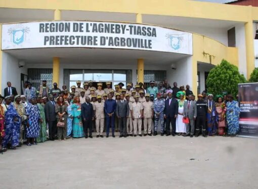 Abgoville: le Ministre Mamadou Sangafowa-Coulibaly sensibilisation sur l’orpaillage illégal dans le district des lagunes