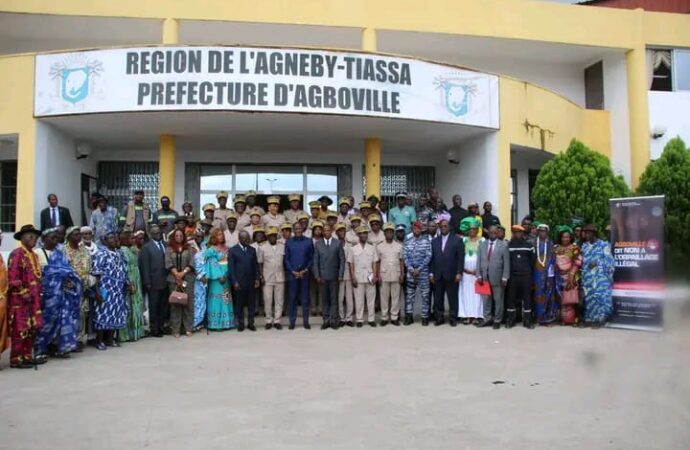 Abgoville: le Ministre Mamadou Sangafowa-Coulibaly sensibilisation sur l’orpaillage illégal dans le district des lagunes