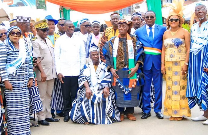 Le Chef central de la communauté DAN d’Abidjan investi lors d’une cérémonie.
