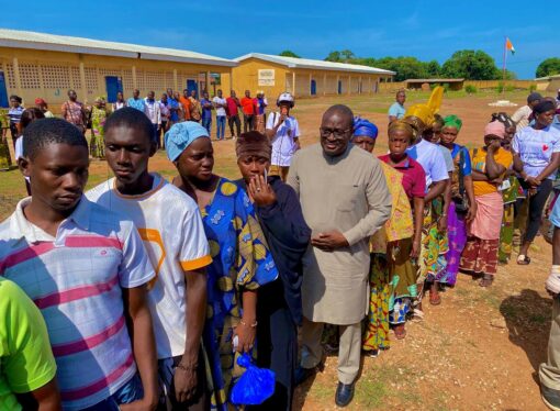 Élection présidentielle à Sinematiali: les électeurs votent dans une atmosphère calme.
