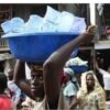 Yopougon: à la découverte du métier de vendeurs de sachets d’eau