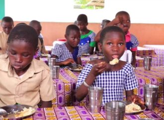 L’importance des cantines scolaires dans le maintien des enfants à l’école.