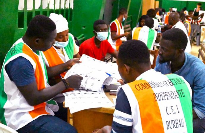 Table ronde : Une jeunesse consciente de son rôle pour des élections apaisées