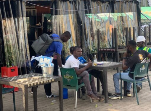 Port-Bouët: quand les commerçants ambulants agacent.