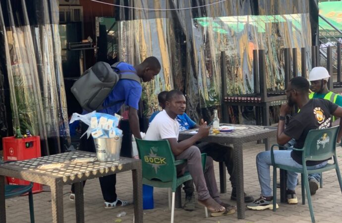 Port-Bouët: quand les commerçants ambulants agacent.